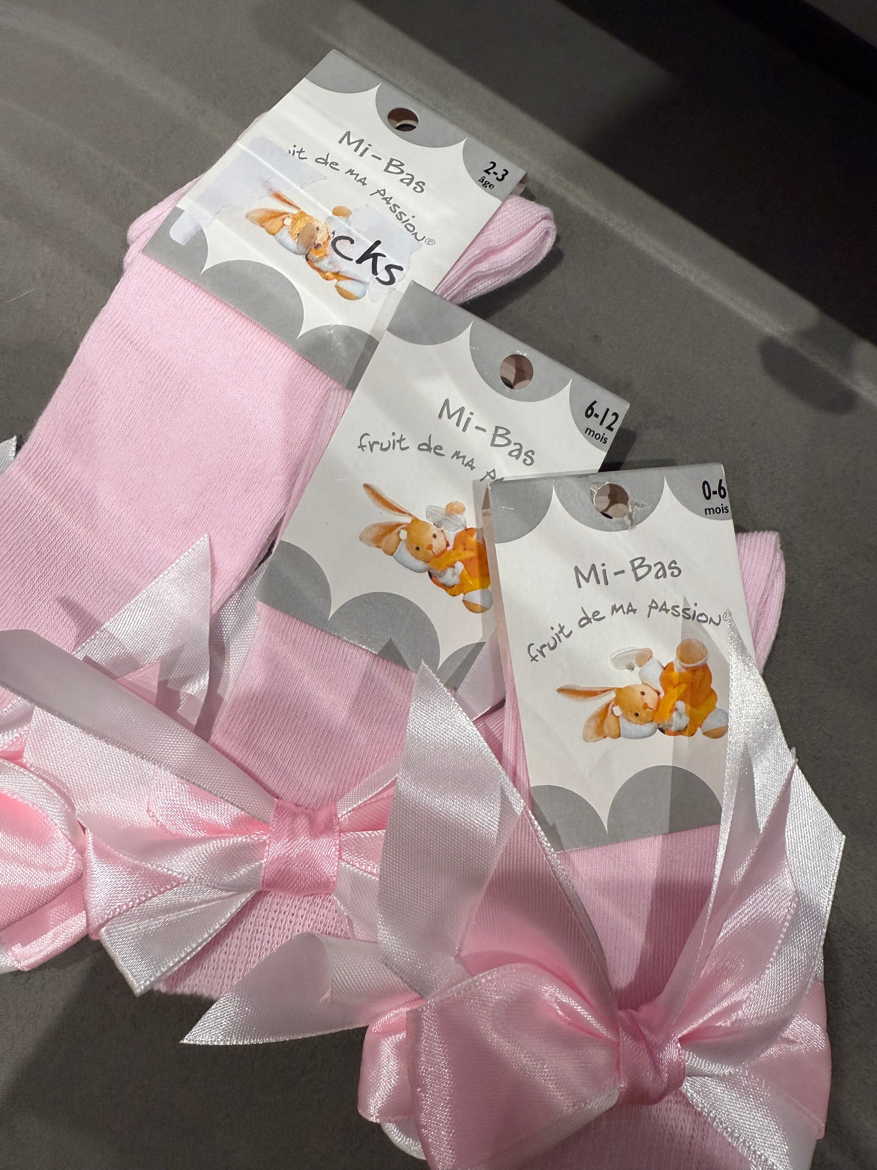 2 coloured bow socks