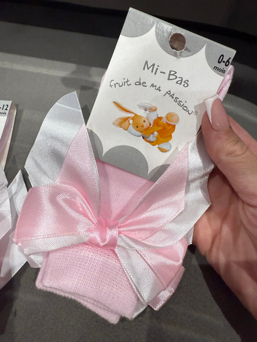 2 coloured bow socks